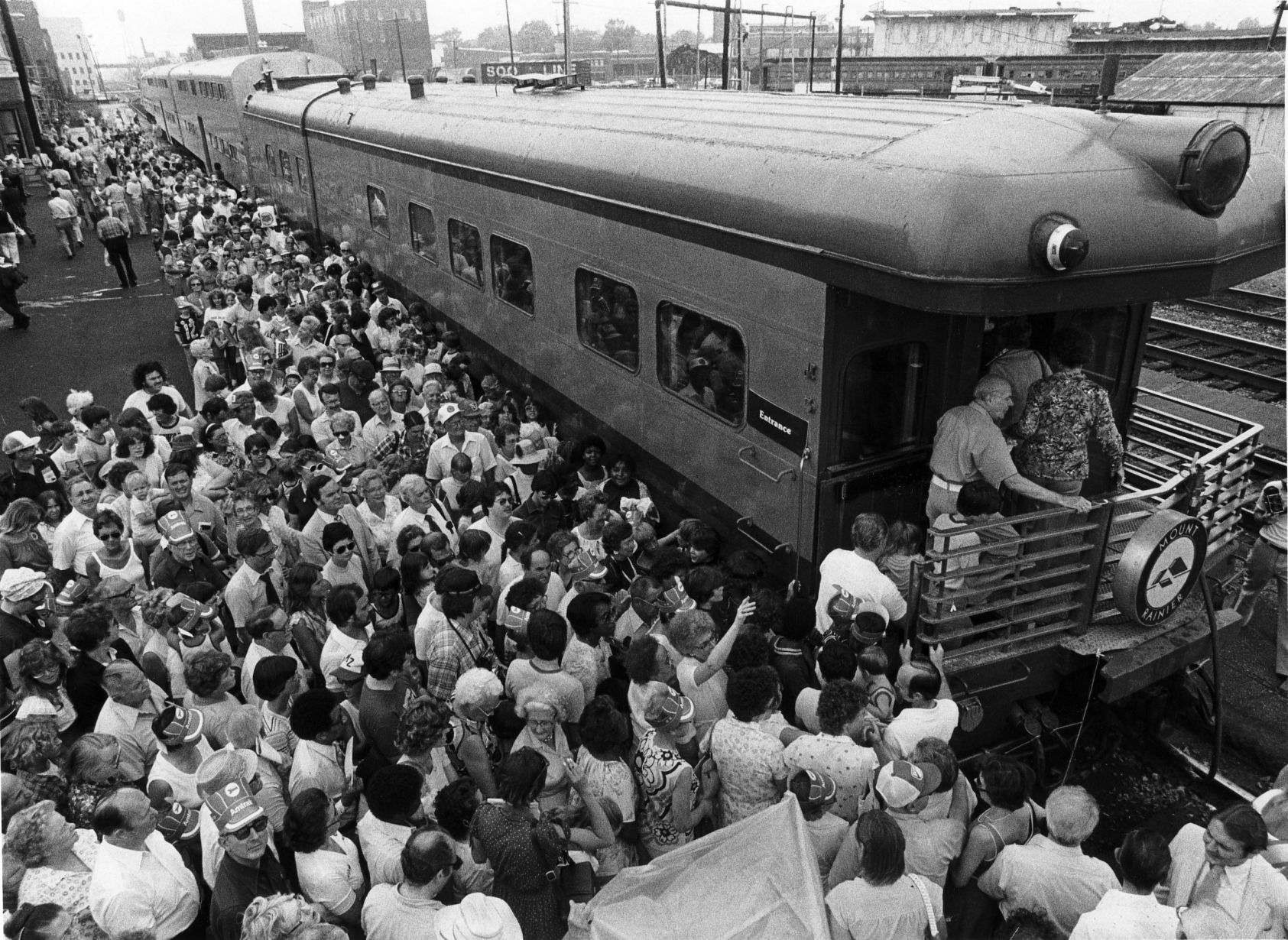 Amtrak passenger-8 1981.jpg